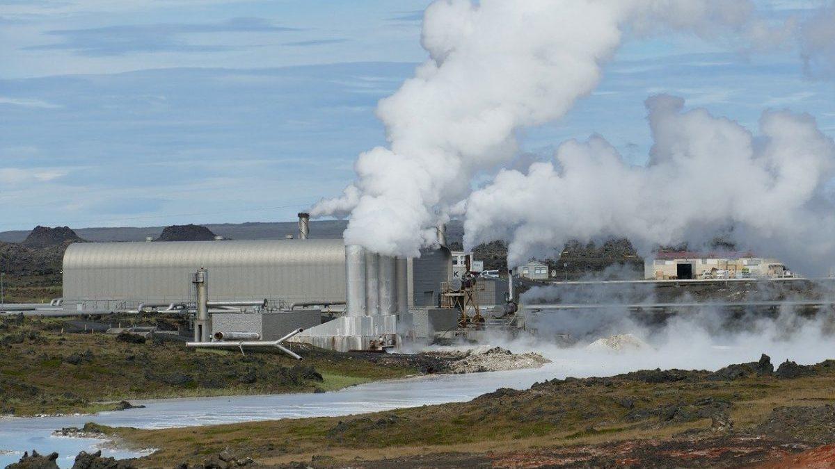 Heizkraftwerk in Island mit viel Dampf