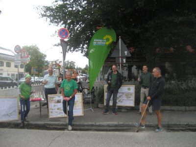 Pressemitteilung zum 1. Spatenstich für die Sanierung des Truderinger Ortskerns 1. Spatenstich für die Sanierung des Truderinger Ortskerns