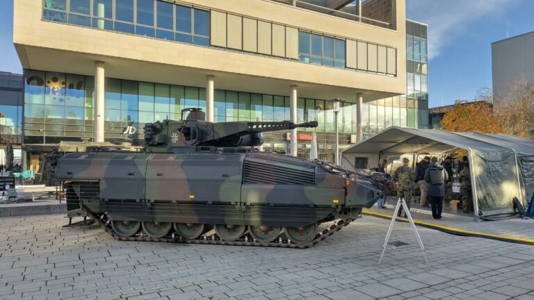 Veranstaltung zu 70 Jahren Bundeswehr rund um die Riem-Arkaden